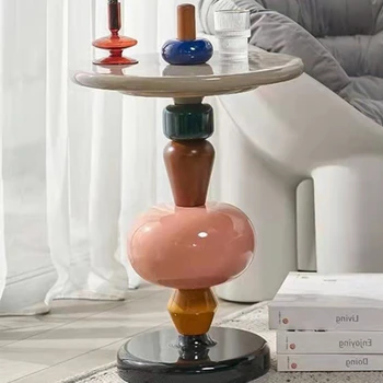 Danijos dizaineris cukrus, moliūgas net garsenybių kūrybos pusėje keletas spalvingų mažas apskritojo stalo Šiaurės kambarį miegamojo staliukas