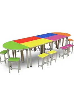 Stalas, kėdė derinys mokymo lentelėje pamoka klasės mokymo klasės vaikų darželio ir pradinės mokyklos mokiniai mokosi